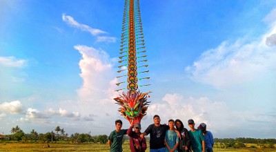 Rayakan Tutup Tahun, Warga Jember Terbangkan Layang-layang di JLS Puger