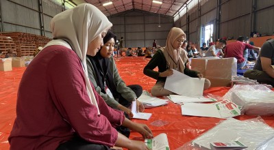 Cerita Emak-emak Pelipat Surat Suara KPU Ponorogo, Ketawa-ketiwi Raup Cuan