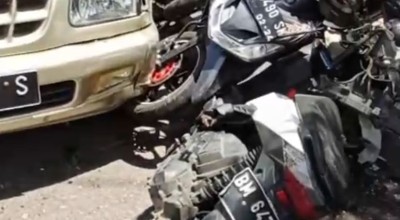 Viral Mobil Tabrak Belasan Motor Parkir di Ponorogo, Berakhir Damai