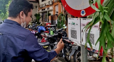 Seminggu Uji Coba Parkir Nontunai di Surabaya, QRIS Dipakai atau Tidak Ya?