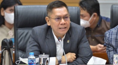 Akrabi Adies Kadir Lewat Buku Memahami Hukum dan Politik Indonesia dari Senayan