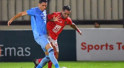 Pemain Persela Lamongan Jonny Campbell Keluhkan Nyeri Lutut