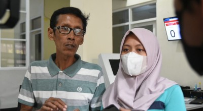 Warga Surabaya Tidur di Kandang Ayam karena Diusir Anak, Ini Pengakuan Keluarga
