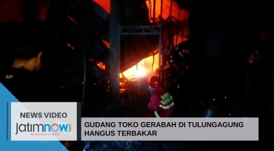 Video: Gudang Toko Gerabah di Tulungagung Hangus Terbakar