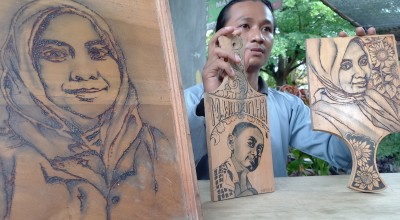 Keindahan Lukisan Bakar Karya Pemuda Trenggalek yang Bingung Cari Kerja