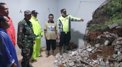 Dinding Rumah Warga di Tulungagung Jebol Diterjang Longsor