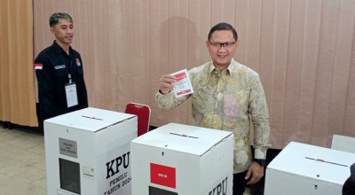 Pj Wali Kota Batu Ikuti Coblosan Pemilu 2024, Pastikan Berjalan Lancar dan Aman