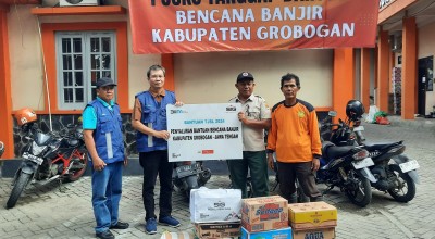 SIG Salurkan Paket Sembako untuk Korban Banjir Bandang Grobogan dan Demak