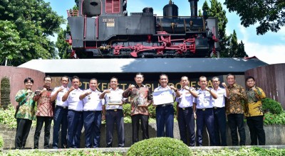 Pemkab Lamongan Raih Penghargaan Komitmen Keselamatan Perlintasan KA