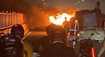 Mobil Berisi 4 Orang Terbakar di Jembatan Suramadu
