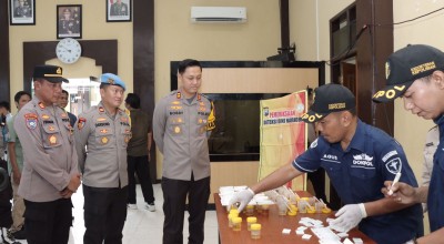 Kapolres Lamongan Jalani Tes Urine, Hasilnya?