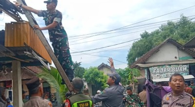 Warga Prambon Sidoarjo Kerja Bakti Bersihkan Puing Dampak Puting Beliung