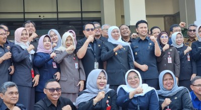 Khofifah Bicarakan Pj Gubernur Jatim sambil Melirik Seseorang, Siapa Dia?