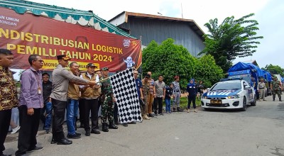 Bupati Lamongan Lepas Pendistribusian Logistik Pemilu 2024