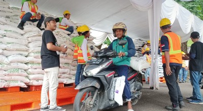 Ribuan Petani Gresik Serbu Paket Murah Pupuk Indonesia 2024