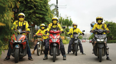 Driver Berjaket Kuning Siap Layani Transportasi Warga Pacitan