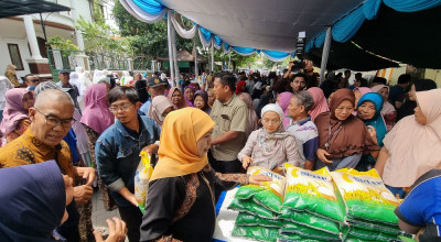 Cara Khofifah Maknai Ramadan 2024: Pengajian, Santuni Yatim, dan Pasar Murah