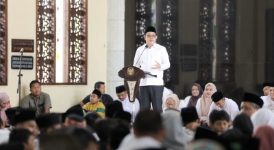 Safari Ramadan di Kediri, Pj Gubernur Jatim Santuni 800 Anak Yatim dan Dhuafa