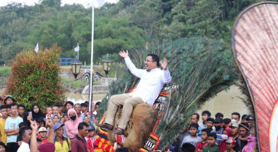 Anwar Sadad 3 Besar Cagub Jatim 2024, Tempel Khofifah dan Emil