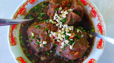 Bakso Berkuah Rawon di Sidoarjo Ternyata Rasanya Maknyus, Mau Coba?