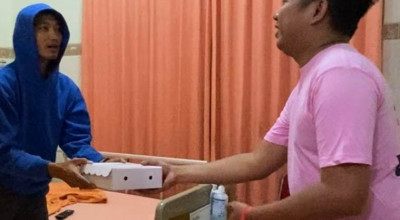 Keluarga Pasien RS Delta Surya Sidoarjo Dapat Kejutan Makan Sahur