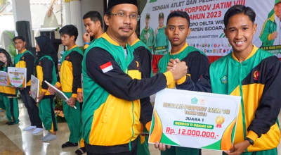 Bupati Sidoarjo Serahkan Bonus Rp13,5 Miliar untuk Atlet dan Pelatih Berprestasi