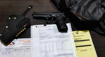 Petugas Bandara Juanda Gagalkan Penyelundupan Pistol Taurus