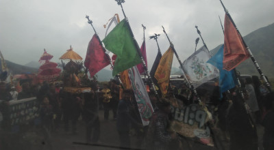 Umat Hindu Suku Tengger Gelar Ritual Melasti di Goa Widodaren