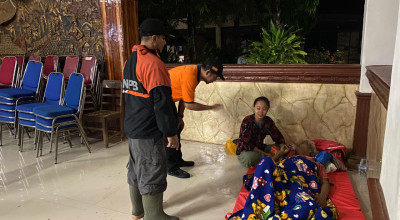 Evakuasi Warga Terdampak Banjir di Probolinggo Terkendala Arus Deras
