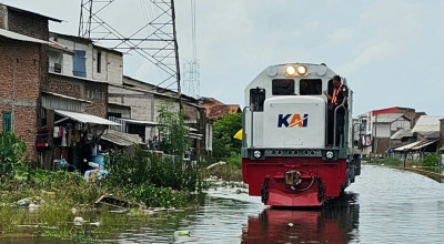 Banjir di Stasiun Semarang Mulai Surut, KA Pandalungan Masih Telat Sampai Jember