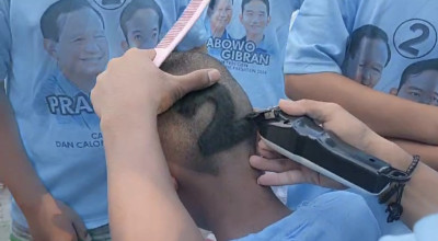 Relawan Prabowo-Gibran Madura Cukur Gundul dan Sembelih Sapi