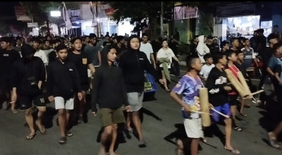 Ratusan Warga Pacitan Turun ke Jalan, Ramaikan Tradisi Rontek Gugah Sahur
