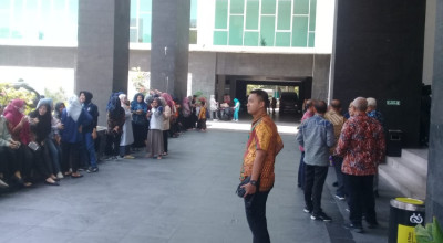 Gempa 6.0 di Perairan Tuban, Warga Lamongan Panik Berhamburan Keluar Bangunan