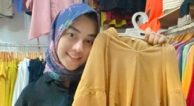 Busana Muslimah Model Malay Motif Etnik Diburu Warga Sidoarjo