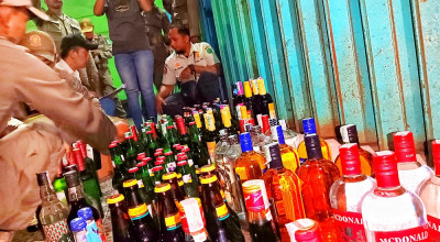 Operasi Gabungan Sita 303 Botol Miras di Sidoarjo