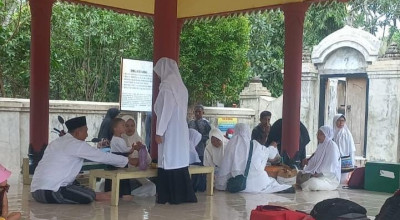 Puluhan Warga Ziarah ke Makam Batoro Katong Ponorogo Jelang Ramadan