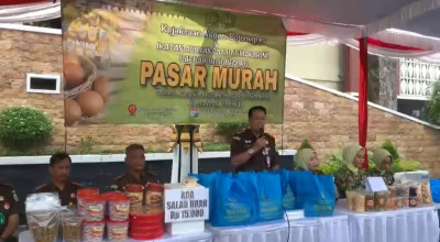 300 Kupon Pasar Murah Ramadan Kejari Bojonegoro Diserbu Warga