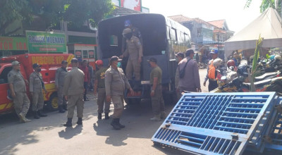 Satpol PP Probolinggo Tertibkan Pedagang di Trotoar Pasar Semampir
