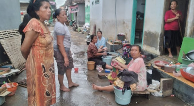 Warga Dringu Probolinggo Terdampak Banjir Butuh Popok hingga Susu Bayi