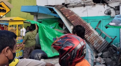 Dampak Gempa Tuban, 2 Bangunan di Ngaglik Surabaya Ambruk