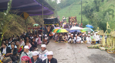 Umat Hindu Suku Tengger Probolinggo Gelar Ritual Tawur Kasanga, Buang Sifat Jahat