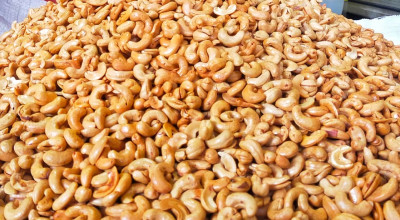 Warga Sidoarjo Raup Omzet Rp20 Juta dari Usaha Kacang Mente di Bulan Ramadan