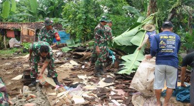 Rumah di Ponorogo Roboh saat Hujan Rintik, Penghuni Tidur dalam Kandang Kambing