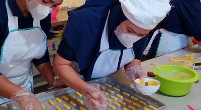 Menengok Kesibukan Warga Binaan Lapas Perempuan Malang Membuat Kue Kering