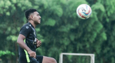 Lawan Persikabo 1973 jadi Laga Terakhir Jeam Kelly Sroyer Bersama Persik Kediri