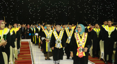 Unitomo Wisuda 623 Lulusan dari Program S1 hingga S3