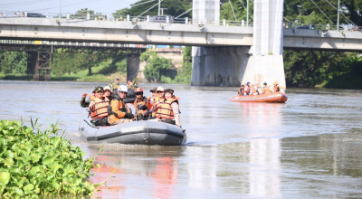 BPBD Bersihkan Sampah dan Tebar Ikan di Sungai Brantas Kediri Bareng Relawan