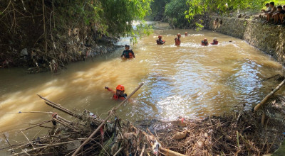Tim SAR Susur Sungai Kedak, Cari Lansia yang Hilang Akibat Banjir Kota Kediri