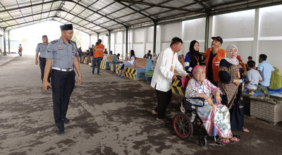 Bahagianya Warga Binaan Lapas Surabaya saat Bertemu Keluarga di Momen Lebaran