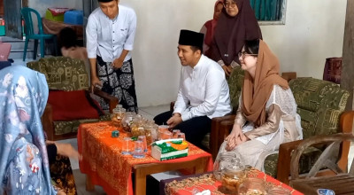 Saat Tradisi Kupatan Massal Trenggalek, Arumi Bachsin Mengaku Kangen..